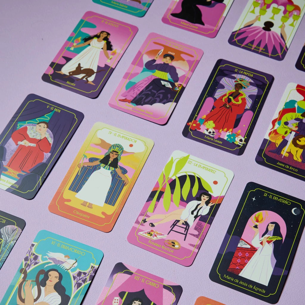 MÍSTICAS TAROT: Brujas, diosas y ocultistas (Baraja Tarot) – Plastic Books